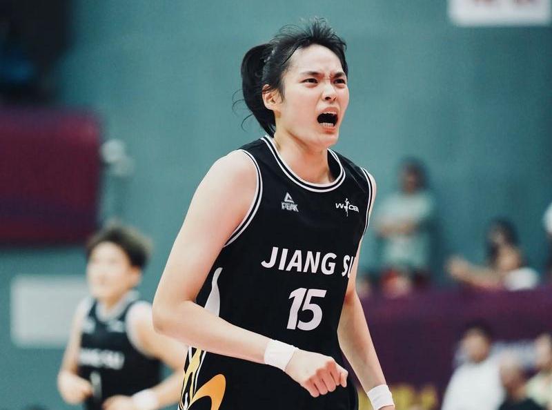 MK体育app下载-轰17+5力扛坎贝奇！中国女篮26岁2米悍将进化：宫鲁鸣征召她？